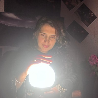 Psychic Carole